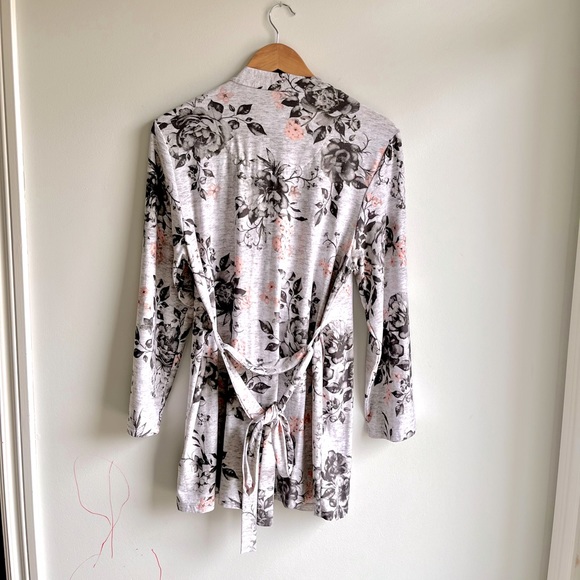 Short Floral Robe - Picture 2 of 6